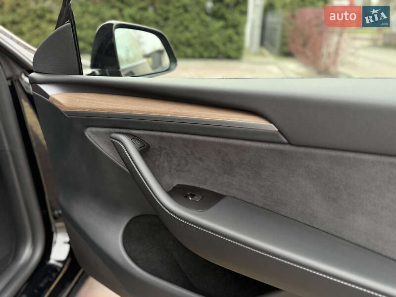 Позашляховик / Кросовер Tesla Model Y 2023 в Києві фото 51 Позашляховик / Кросовер Tesla Model Y 2023 в Києві