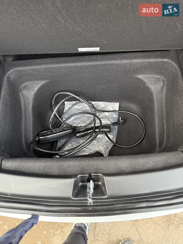 Внедорожник / Кроссовер Tesla Model Y 2022 в Киеве