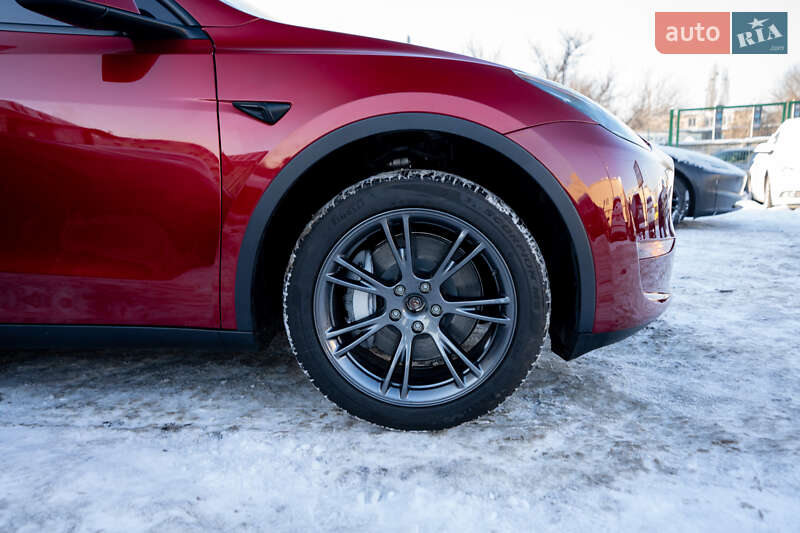Внедорожник / Кроссовер Tesla Model Y 2024 в Киеве