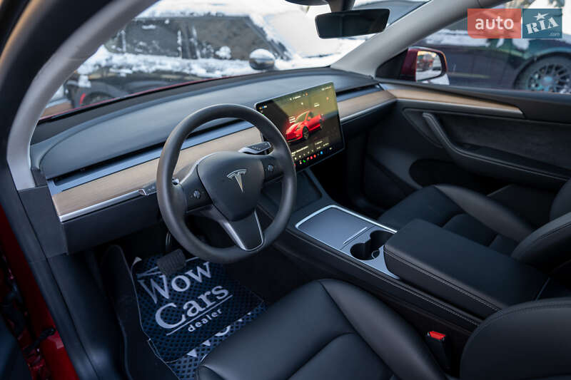 Внедорожник / Кроссовер Tesla Model Y 2024 в Киеве