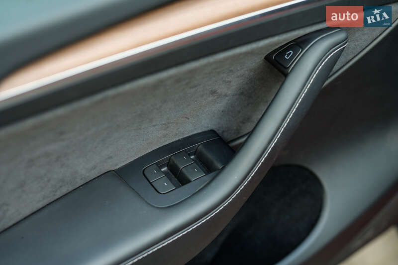 Внедорожник / Кроссовер Tesla Model Y 2024 в Львове