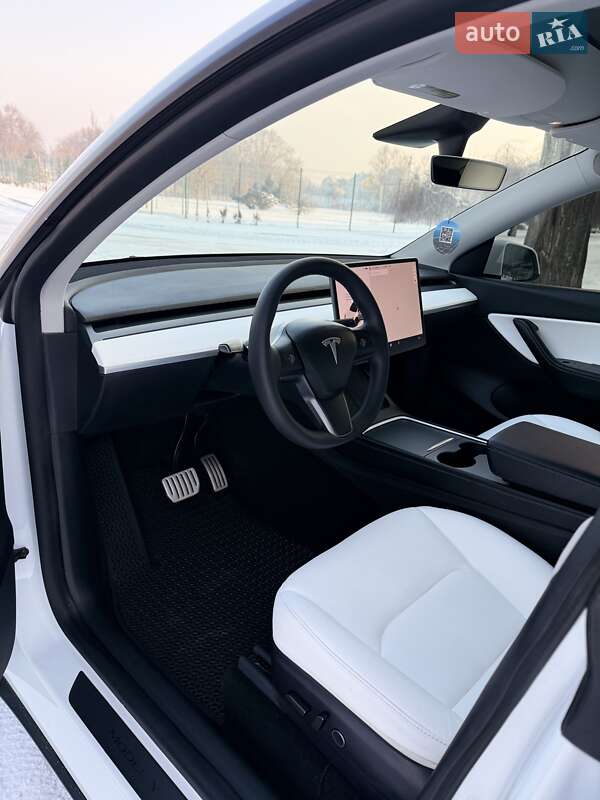 Позашляховик / Кросовер Tesla Model Y 2021 в Дніпрі