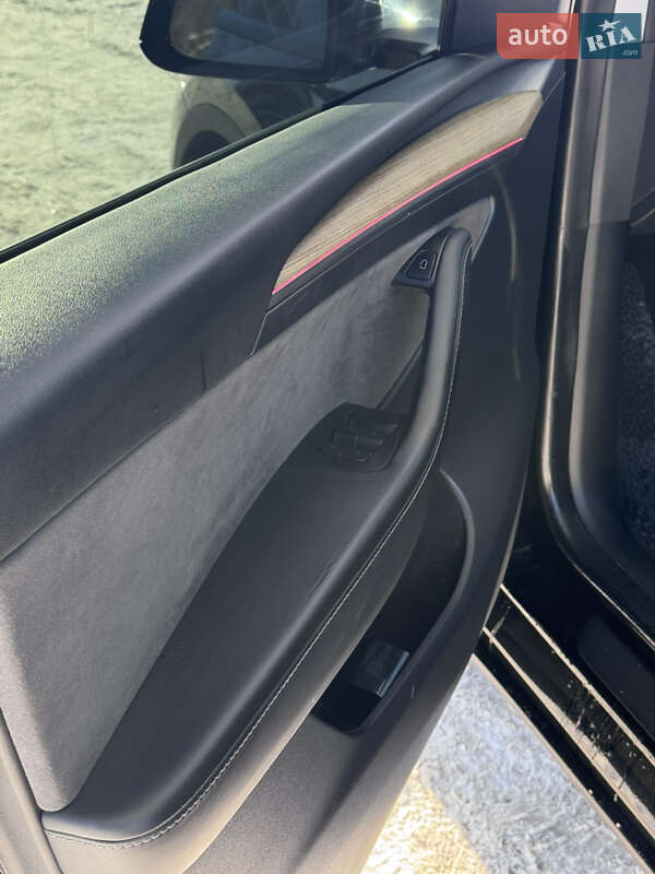 Внедорожник / Кроссовер Tesla Model Y 2023 в Львове