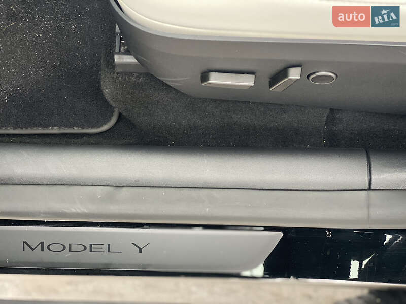 Внедорожник / Кроссовер Tesla Model Y 2024 в Киеве