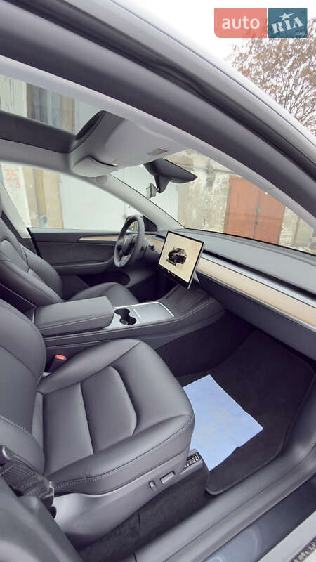Позашляховик / Кросовер Tesla Model Y 2024 в Запоріжжі фото 5 Позашляховик / Кросовер Tesla Model Y 2024 в Запоріжжі