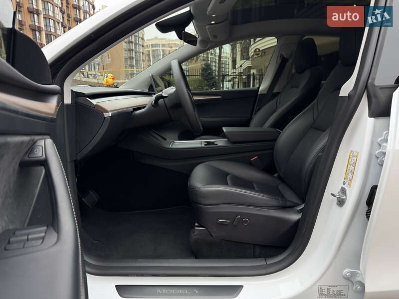 Внедорожник / Кроссовер Tesla Model Y 2024 в Киеве
