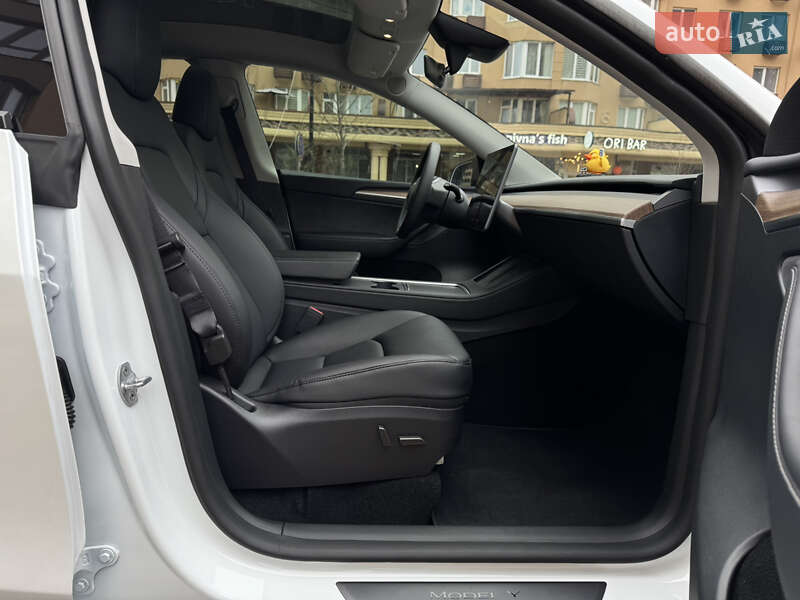 Внедорожник / Кроссовер Tesla Model Y 2024 в Киеве