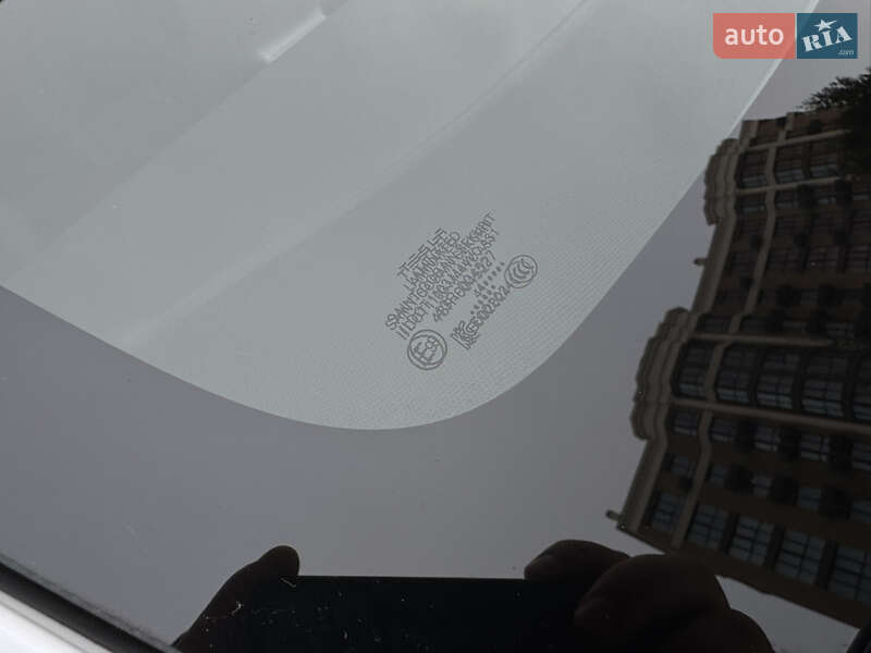 Внедорожник / Кроссовер Tesla Model Y 2024 в Киеве