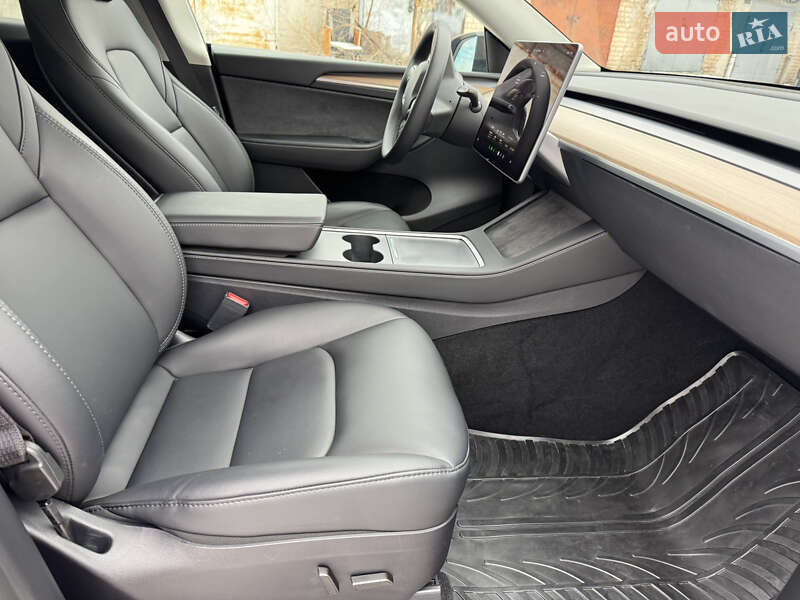 Позашляховик / Кросовер Tesla Model Y 2024 в Кривому Розі