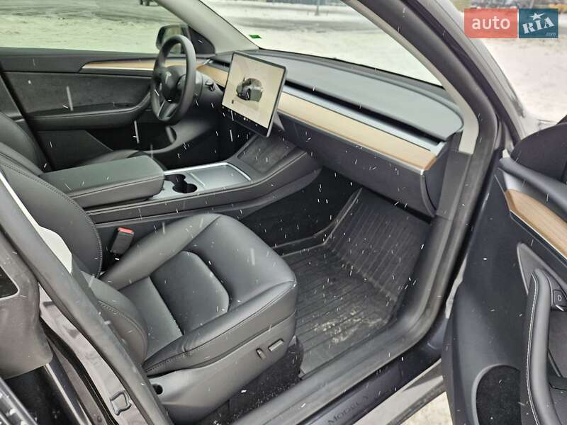 Позашляховик / Кросовер Tesla Model Y 2024 в Дніпрі