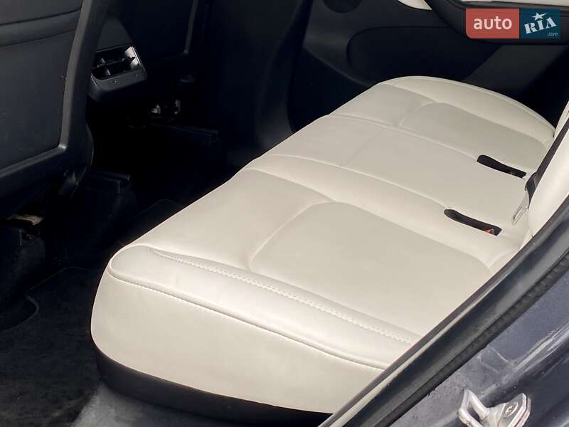 Внедорожник / Кроссовер Tesla Model Y 2021 в Киеве