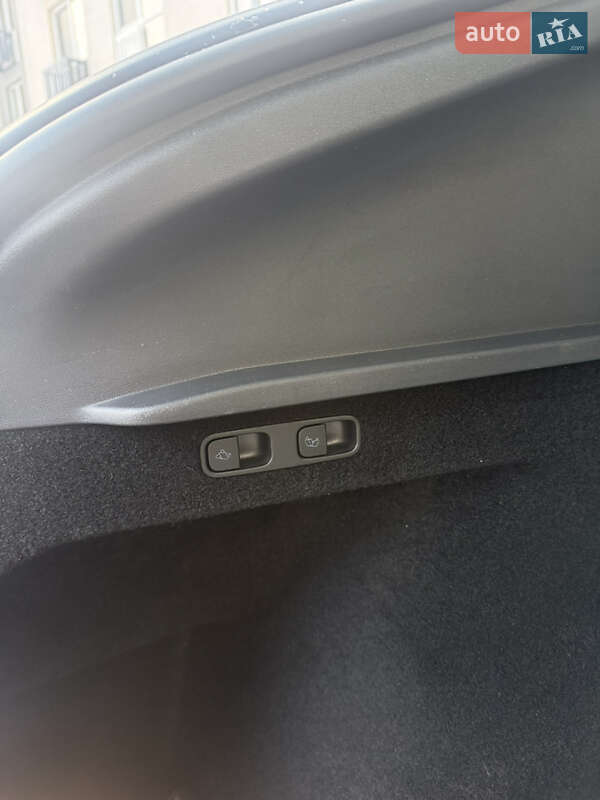 Позашляховик / Кросовер Tesla Model Y 2023 в Києві