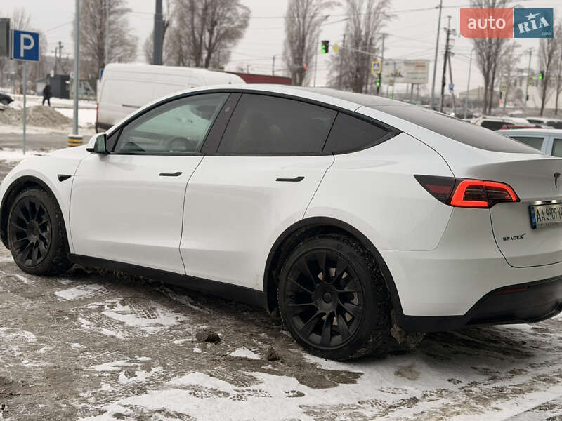 Внедорожник / Кроссовер Tesla Model Y 2023 в Киеве