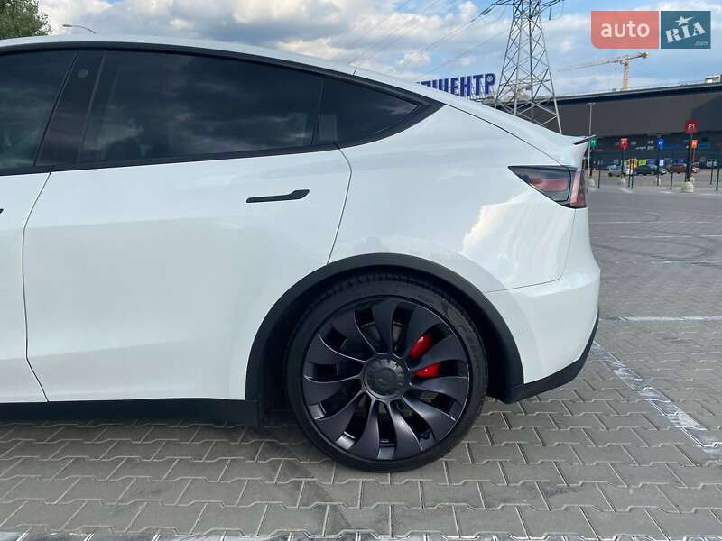 Внедорожник / Кроссовер Tesla Model Y 2021 в Тернополе