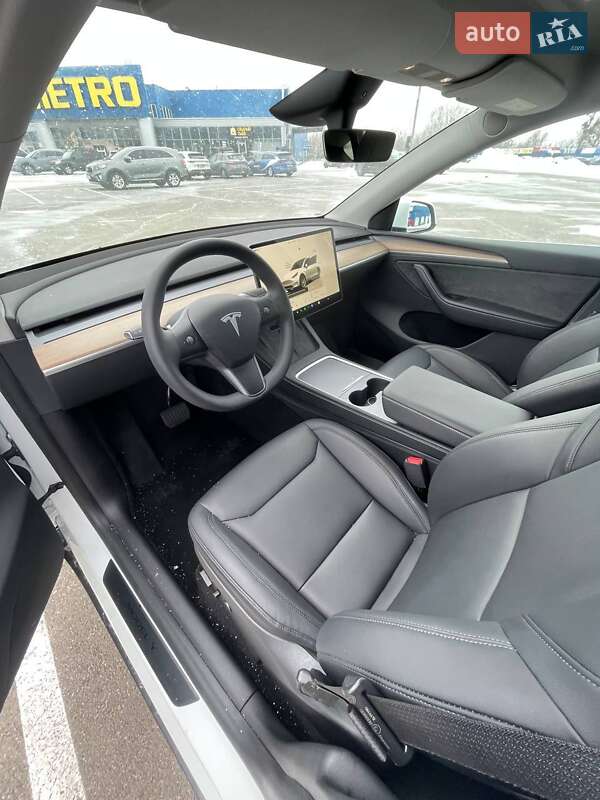 Внедорожник / Кроссовер Tesla Model Y 2024 в Киеве