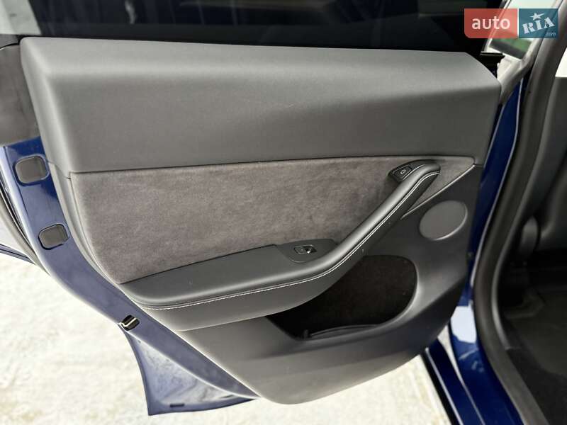 Позашляховик / Кросовер Tesla Model Y 2023 в Києві