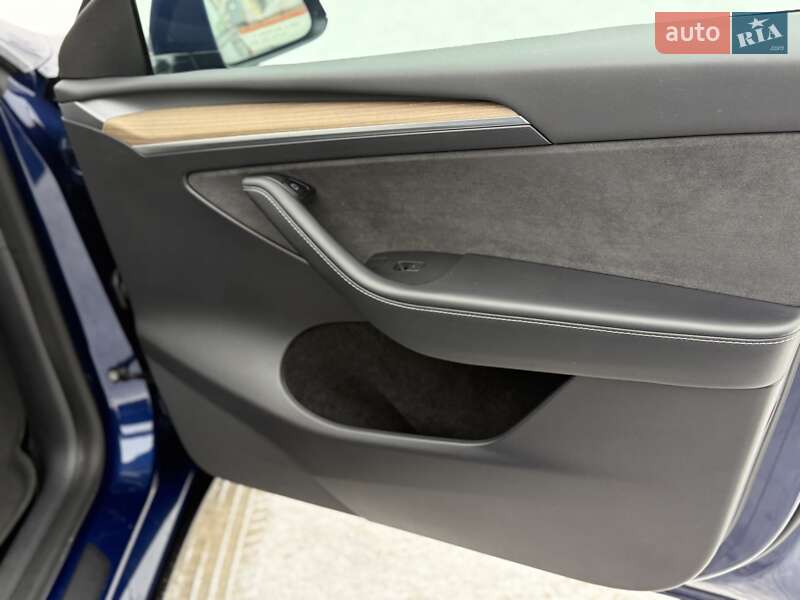 Позашляховик / Кросовер Tesla Model Y 2023 в Києві