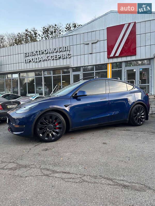 Позашляховик / Кросовер Tesla Model Y 2021 в Києві фото 2 Позашляховик / Кросовер Tesla Model Y 2021 в Києві