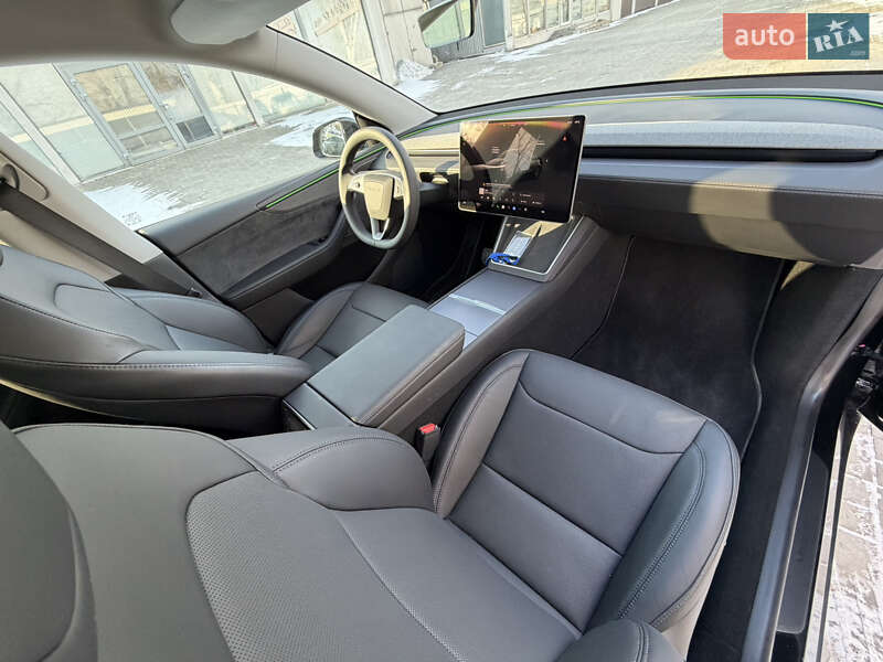 Позашляховик / Кросовер Tesla Model Y 2025 в Дніпрі