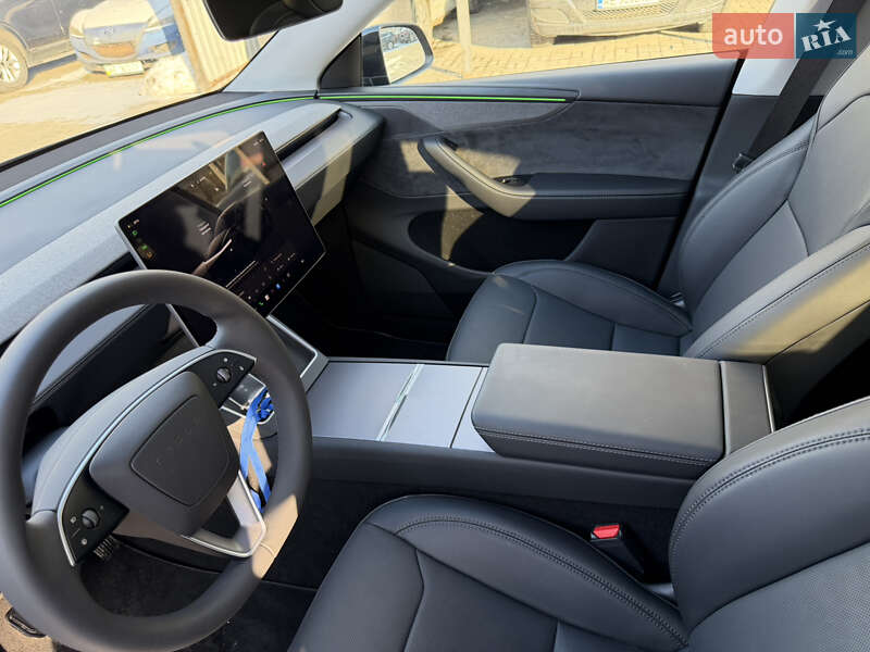 Позашляховик / Кросовер Tesla Model Y 2025 в Дніпрі
