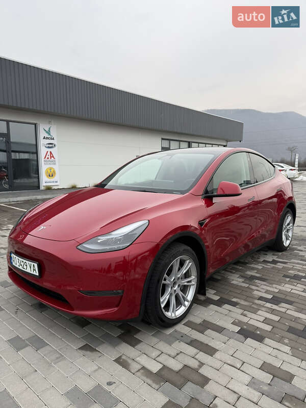 Tesla Model Y 2023