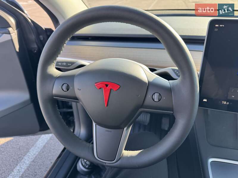 Позашляховик / Кросовер Tesla Model Y 2023 в Рівному фото 12 Позашляховик / Кросовер Tesla Model Y 2023 в Рівному