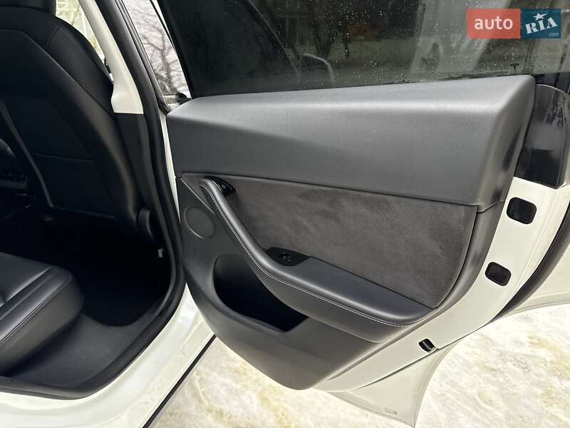 Внедорожник / Кроссовер Tesla Model Y 2020 в Львове