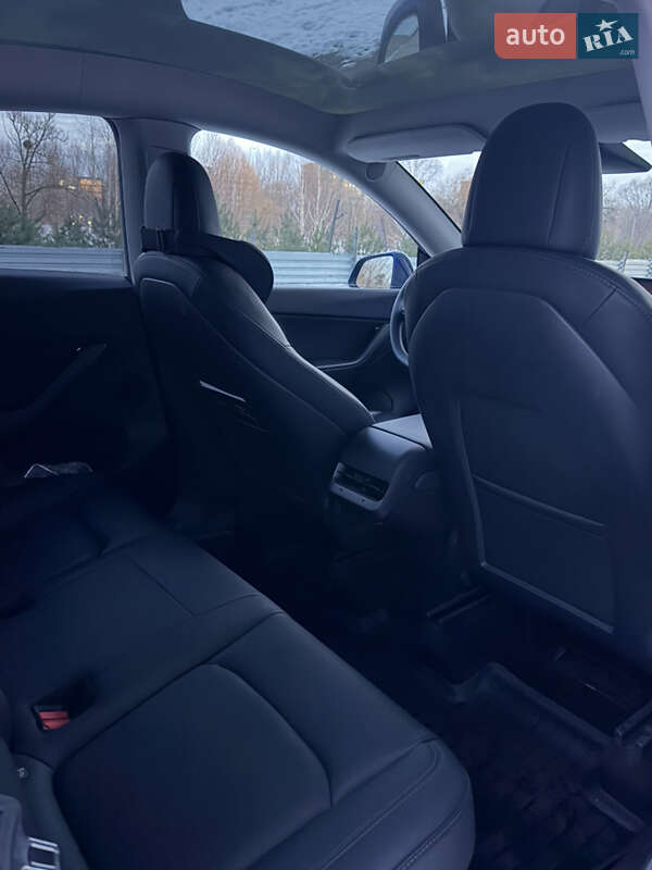 Внедорожник / Кроссовер Tesla Model Y 2021 в Луцке