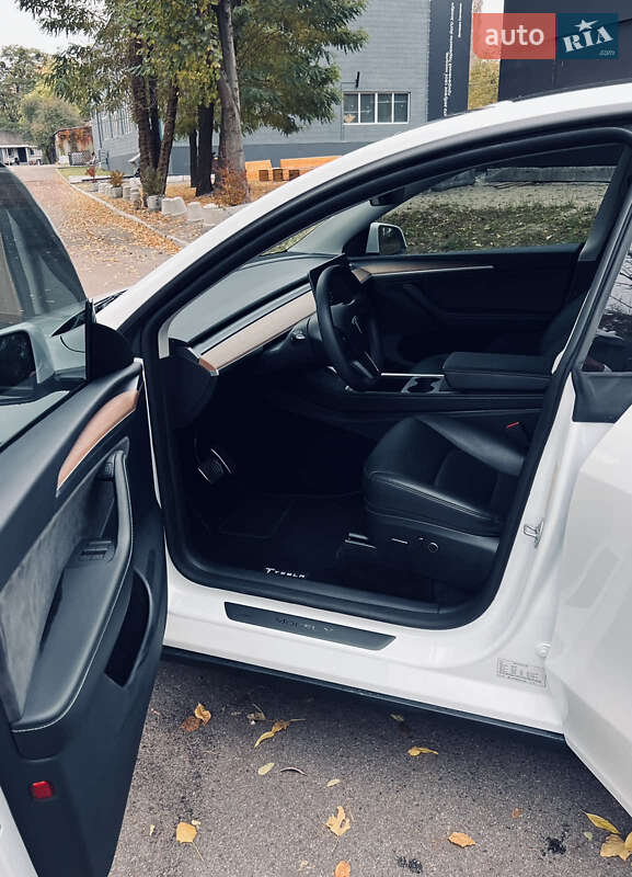 Внедорожник / Кроссовер Tesla Model Y 2023 в Киеве