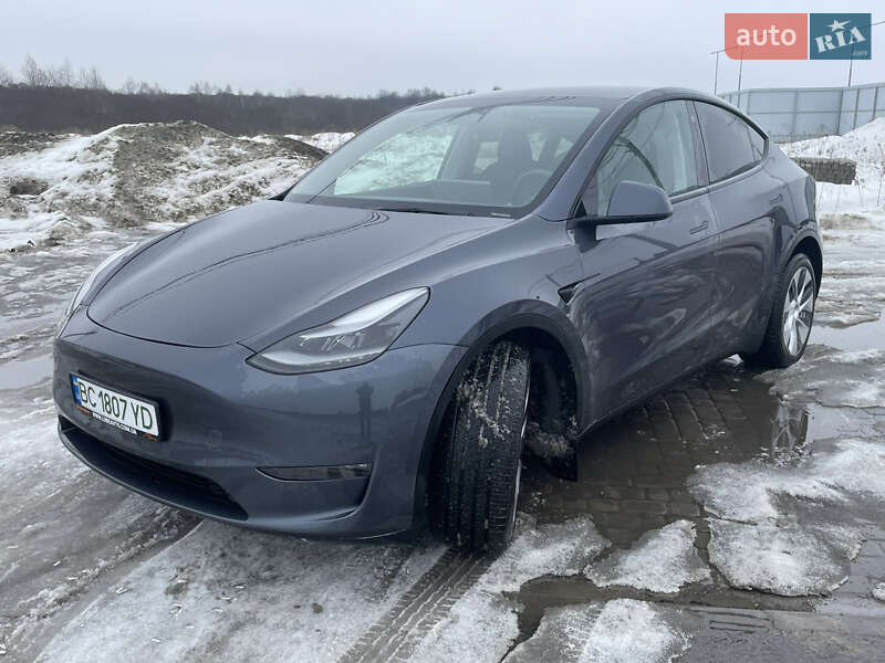 Tesla Model Y 2023