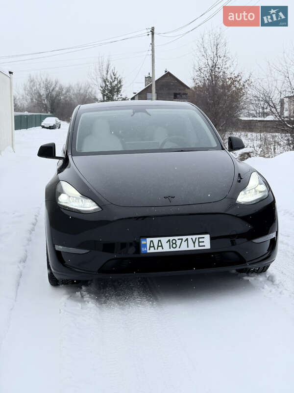 Позашляховик / Кросовер Tesla Model Y 2024 в Києві