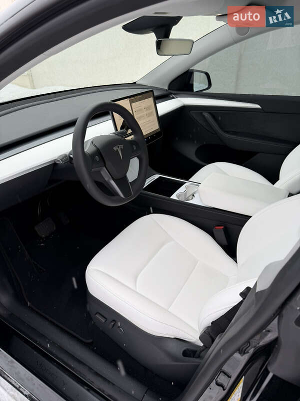 Позашляховик / Кросовер Tesla Model Y 2024 в Києві