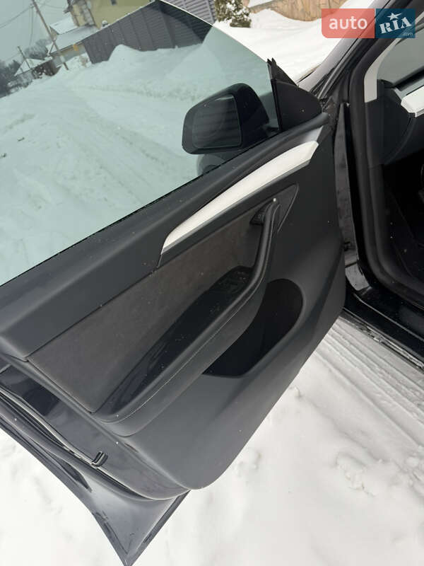 Позашляховик / Кросовер Tesla Model Y 2024 в Києві