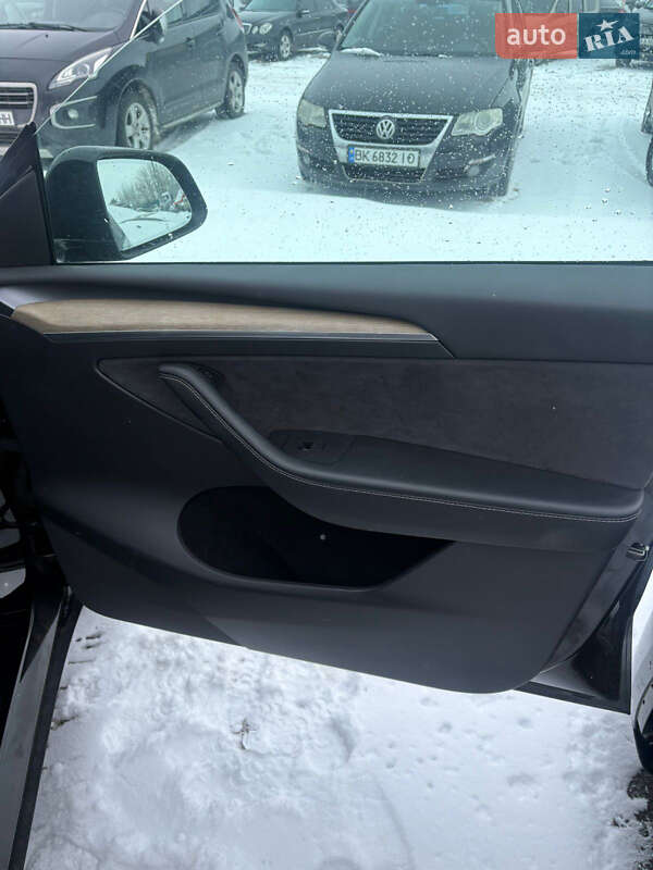 Позашляховик / Кросовер Tesla Model Y 2022 в Рівному фото 21 Позашляховик / Кросовер Tesla Model Y 2022 в Рівному