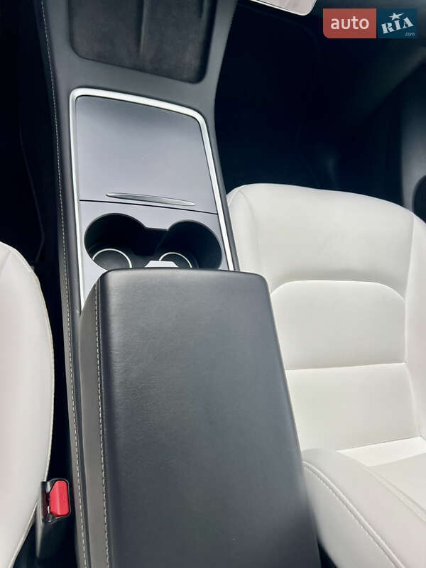 Внедорожник / Кроссовер Tesla Model Y 2023 в Киеве