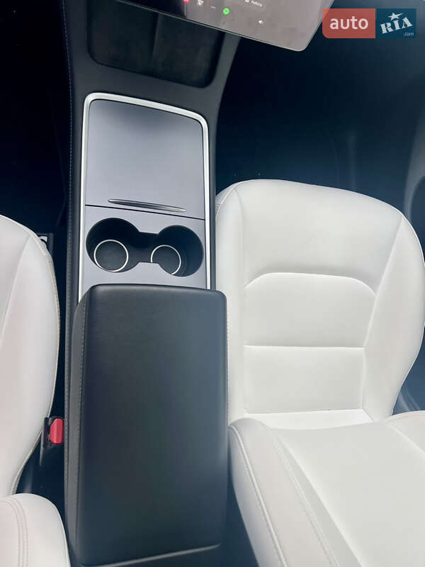 Внедорожник / Кроссовер Tesla Model Y 2023 в Киеве