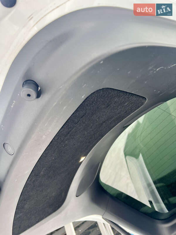 Внедорожник / Кроссовер Tesla Model Y 2023 в Киеве