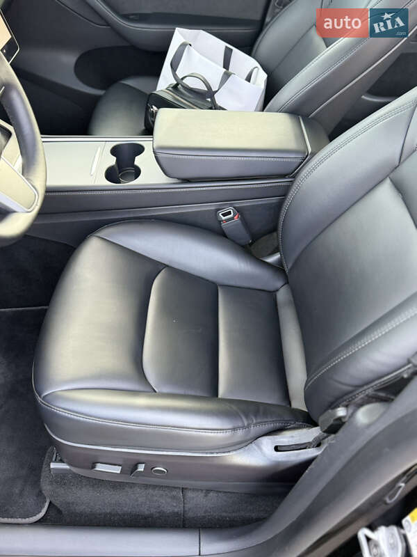 Позашляховик / Кросовер Tesla Model Y 2022 в Дніпрі