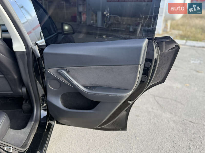 Позашляховик / Кросовер Tesla Model Y 2022 в Дніпрі