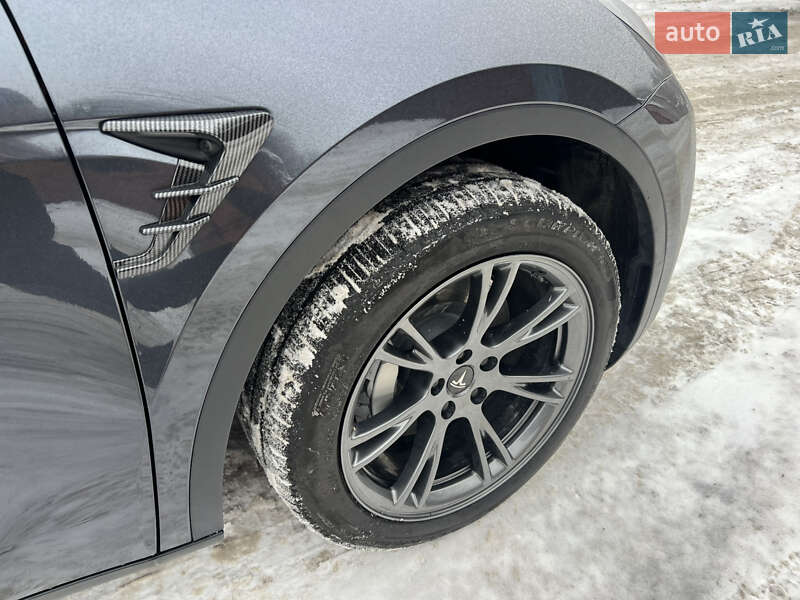 Позашляховик / Кросовер Tesla Model Y 2024 в Києві