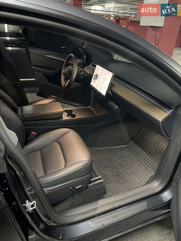 Внедорожник / Кроссовер Tesla Model Y 2024 в Никополе