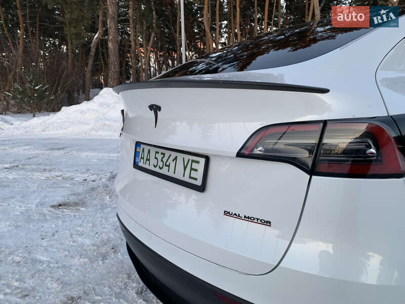 Внедорожник / Кроссовер Tesla Model Y 2023 в Киеве