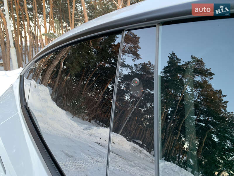 Внедорожник / Кроссовер Tesla Model Y 2023 в Киеве