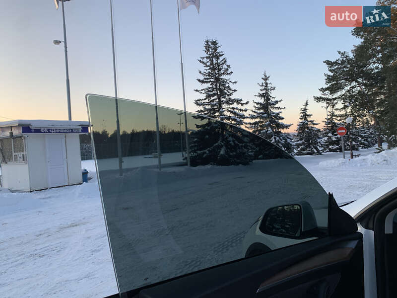 Внедорожник / Кроссовер Tesla Model Y 2023 в Киеве