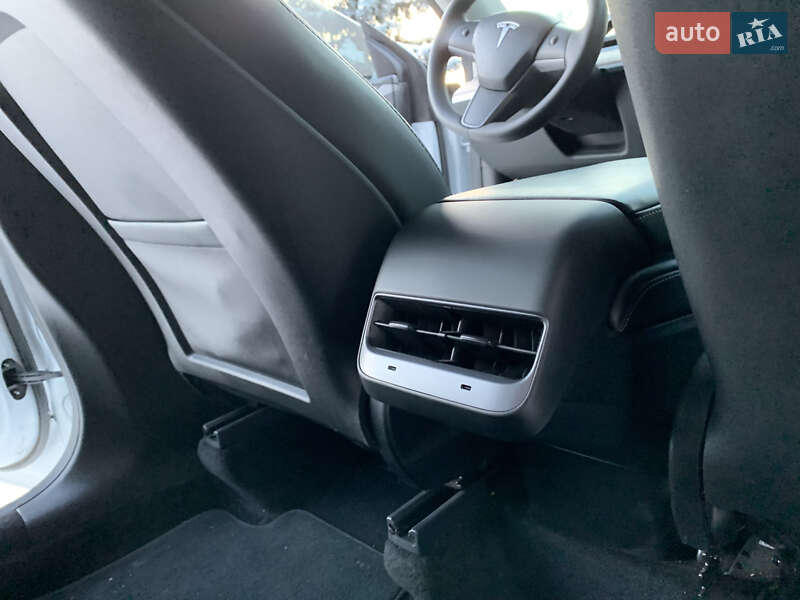 Внедорожник / Кроссовер Tesla Model Y 2023 в Киеве