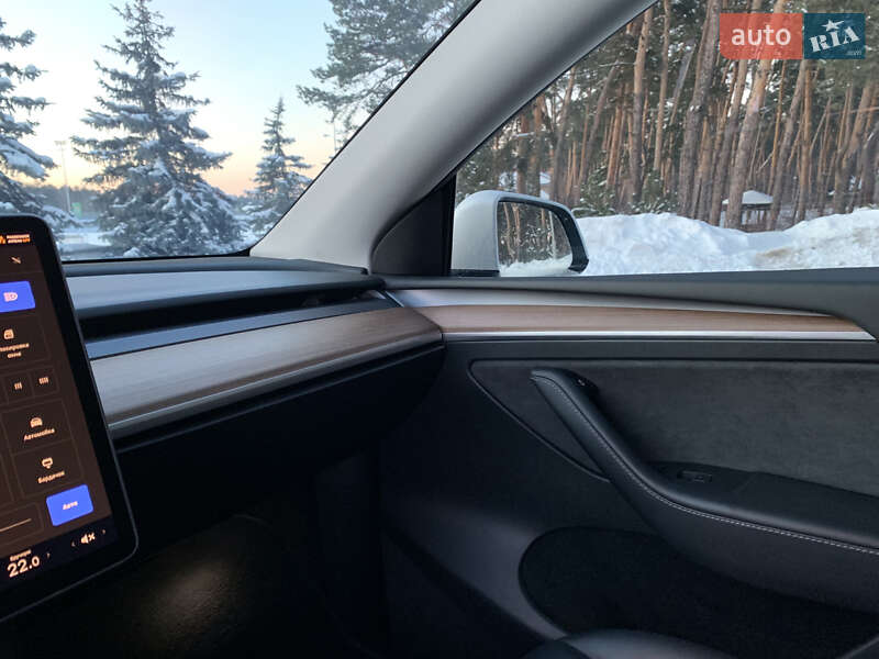 Внедорожник / Кроссовер Tesla Model Y 2023 в Киеве