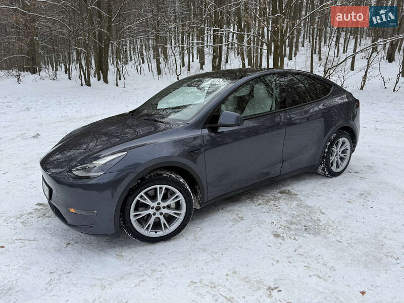 Tesla Model Y 2023
