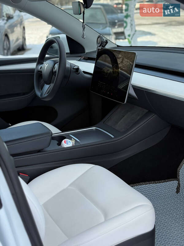 Позашляховик / Кросовер Tesla Model Y 2023 в Заставній фото 16 Позашляховик / Кросовер Tesla Model Y 2023 в Заставній