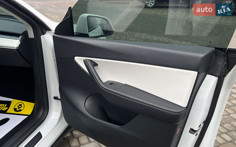 Позашляховик / Кросовер Tesla Model Y 2021 в Мукачевому