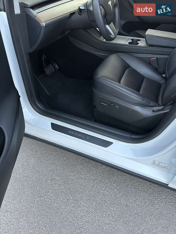 Позашляховик / Кросовер Tesla Model Y 2023 в Тернополі